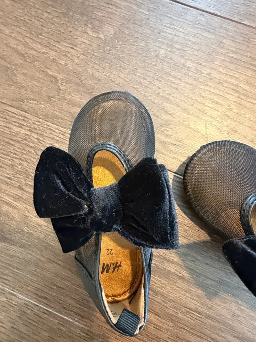 H&M Black Velvet Bow Mary Jane Flats Size 22 (6/6.5) - C39-015
